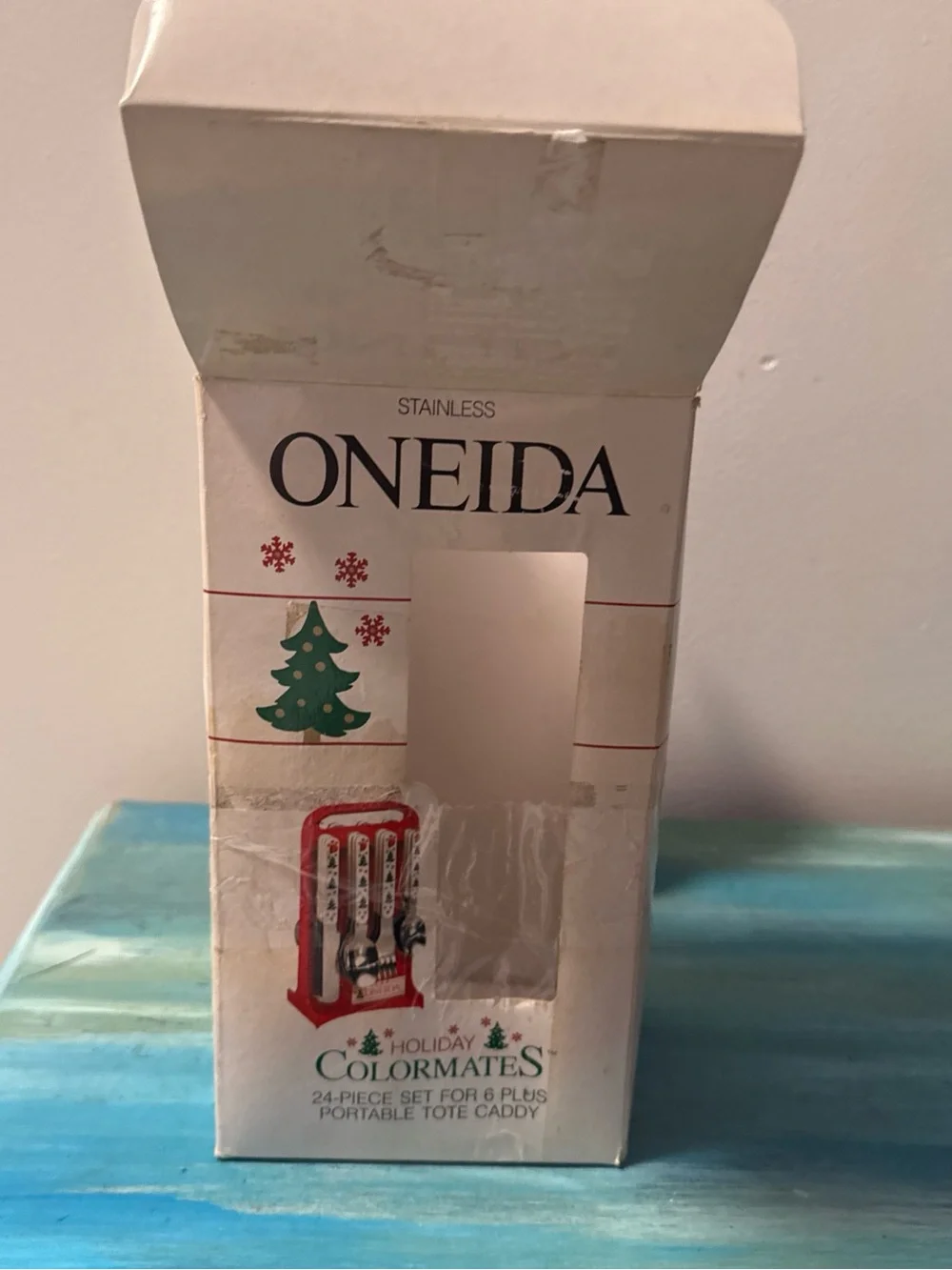 Oneida White and Green Holiday Tree 24 Piece Flatware Set with Red caddy and box
